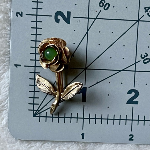 Vintage | Stem Rose with Green Gemstone Gold Tone Brooch Pin - Picture 4 of 11
